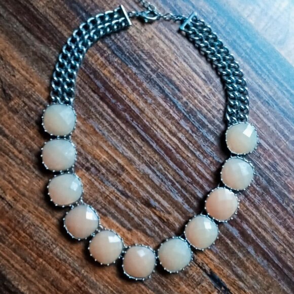 Elegant Rose Faceted Geometric Stones Bib Statement Necklace Silver Accents - Picture 3 of 14